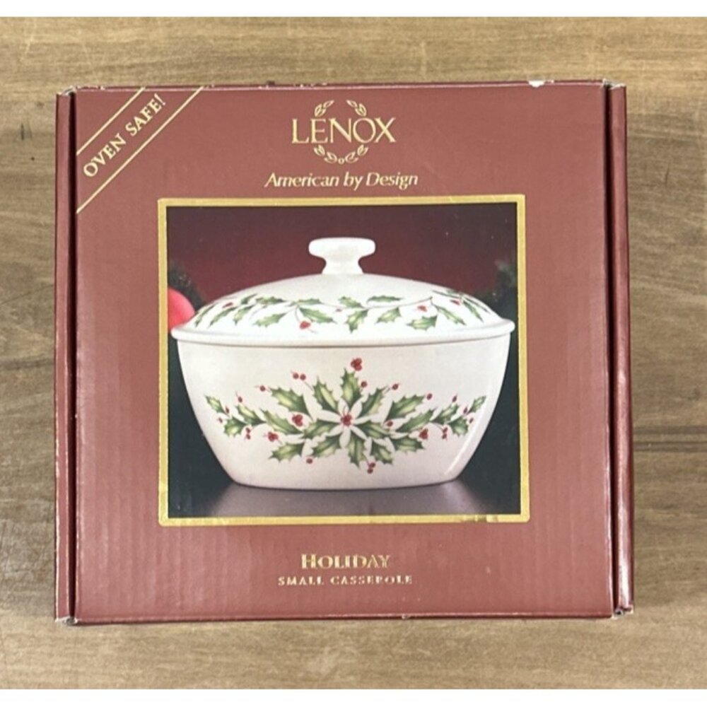 LENOX Holiday 2 qt Small Covered Casserole Baking Dish Holly Berry Christmas